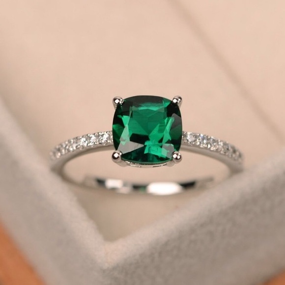 everrealli Jewelry - Dainty Cushion Cut Emerald & Diamond Silver Ring
